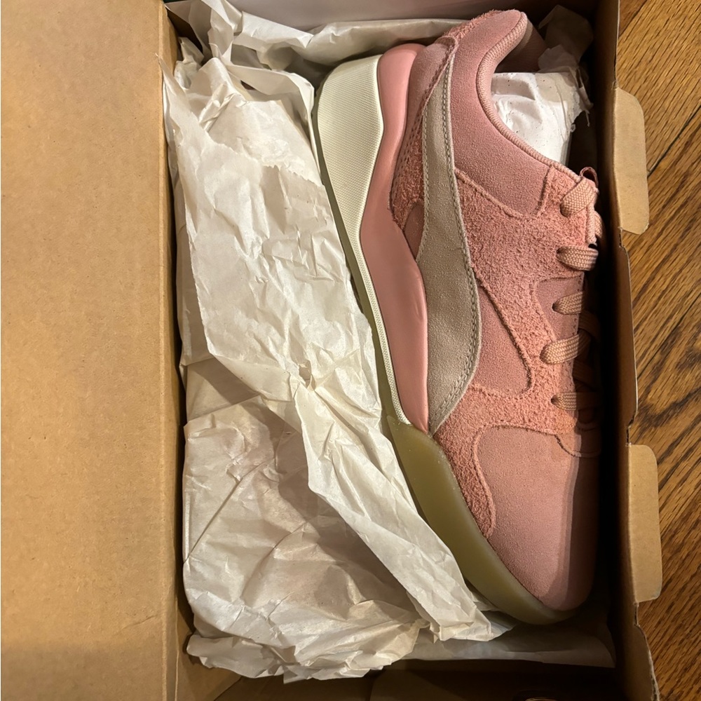 NWT pink sis 8 pumas